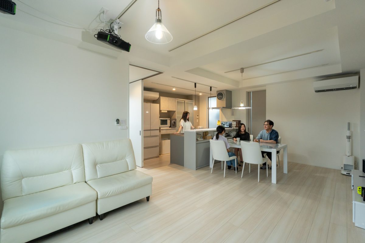 "災害に強い鉄骨造の家で、毎日安心して暮らしています。" class="ofi"