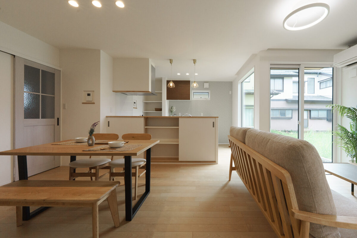 "家事ラク動線×収納力" class="ofi"